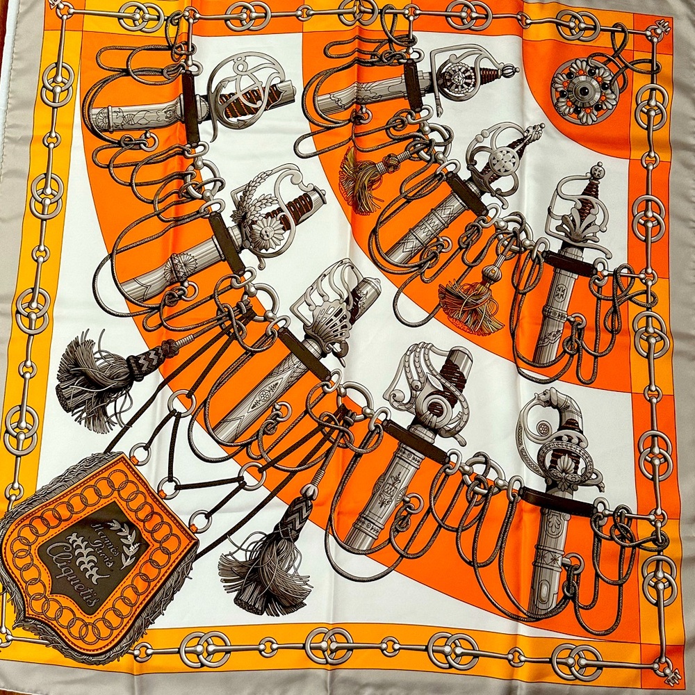HERMÈS Cliquetis Carre by Julie Abadie silk scarf 90cm orange with box